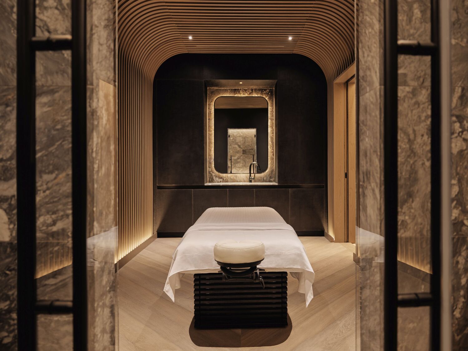 Spa met behandelkamers, salon, sauna